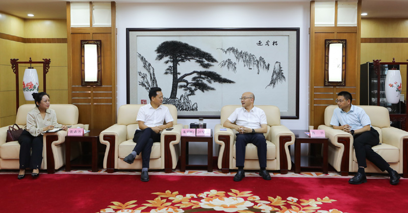 汪華東會(huì)見來淮考察客人